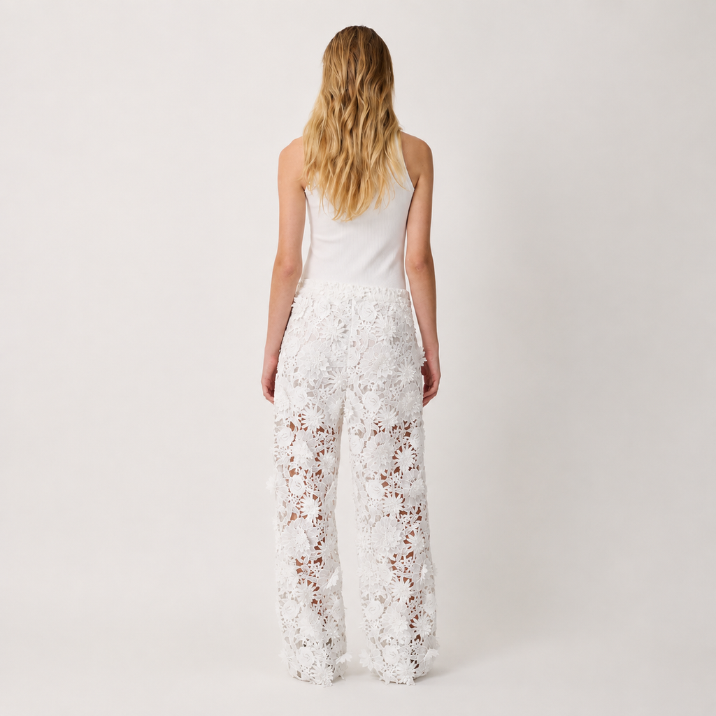 Aknvas - The Camille flower tank in white