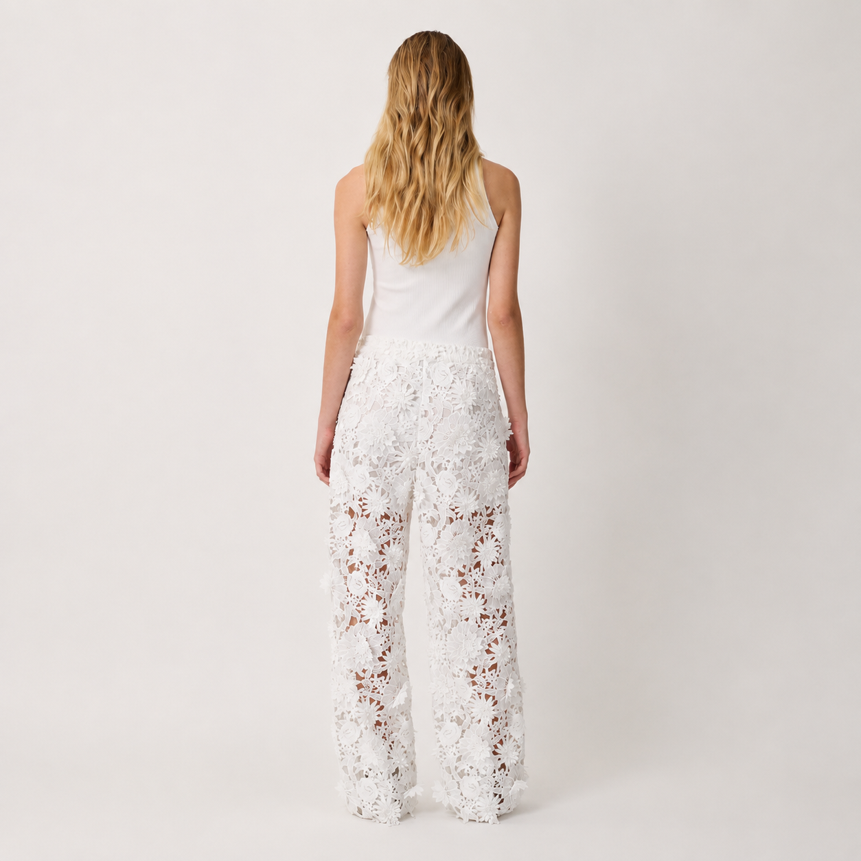 Aknvas - The Camille flower tank in white